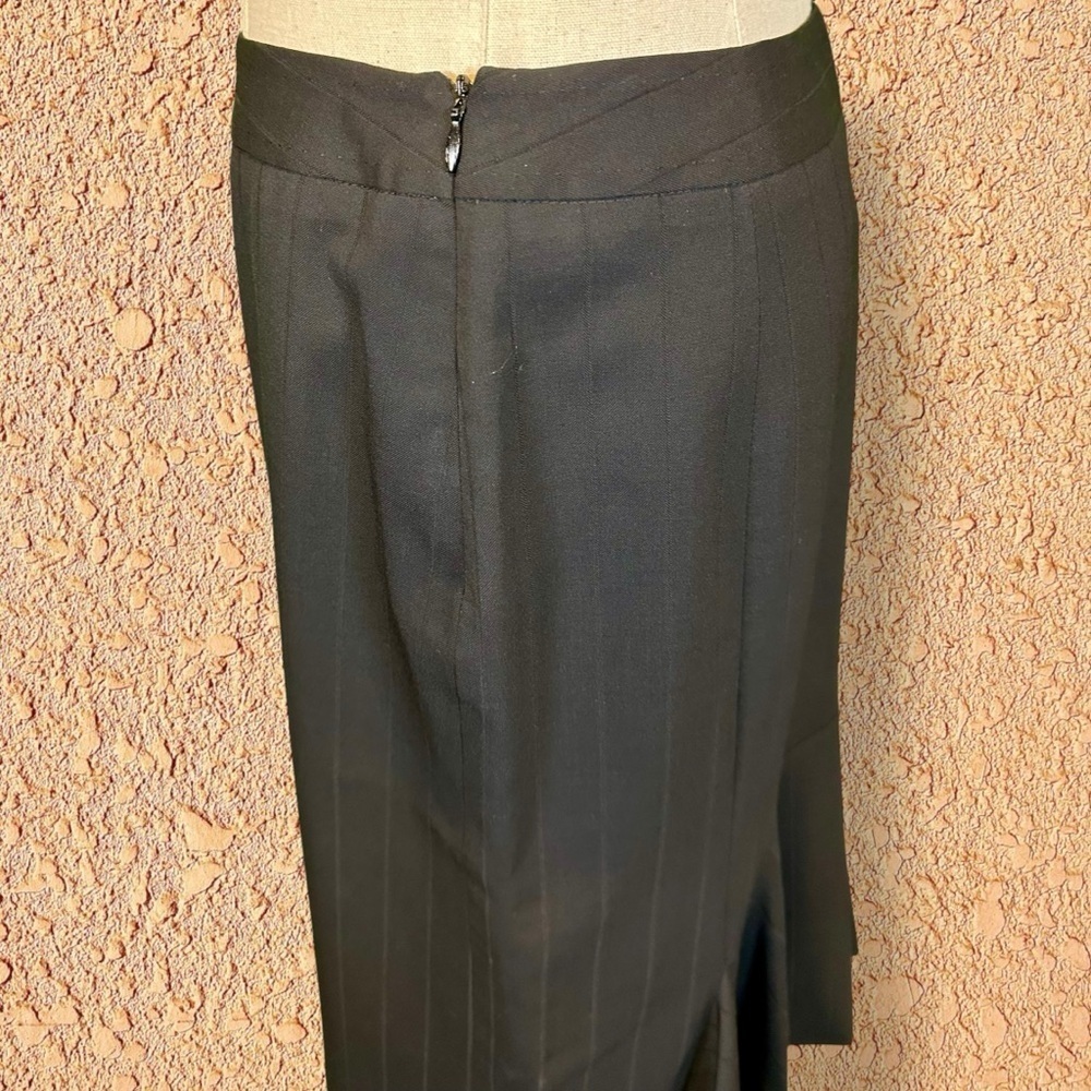 Max Mara Black Faint Burnout Stripe Fluted Back Pencil Skirt Size 2 - Picture 7 of 14